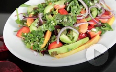How to prepare a strawberry and avocado salad
